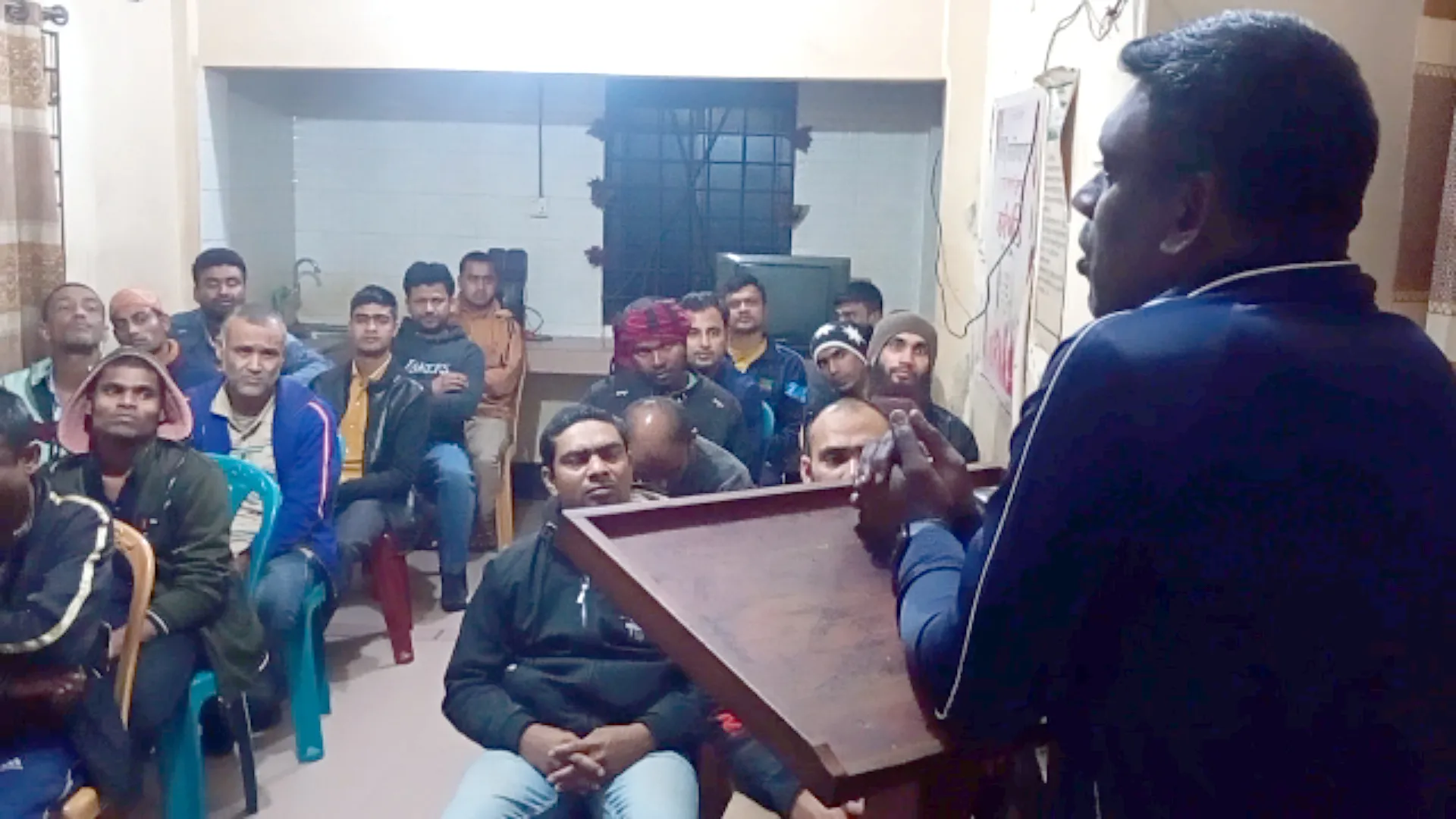 ফুলবাড়ী চিকিৎসাধীন মাদকাসেবীদের সাথে,  পুলিশের মতবিনিময় অনুষ্ঠিত